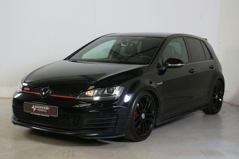 VW Golf in Schwarz von vorne VW Golf in Schwarz von vorne