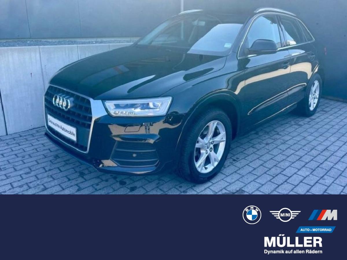 AUDI Q3 in Schwarz von vorne