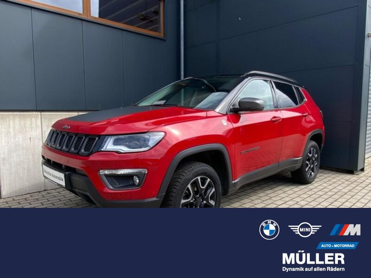 JEEP Compass in Rot von vorne JEEP Compass in Rot von vorne