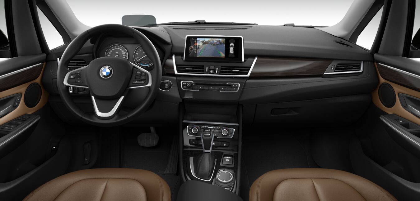 BMW BMW 2er im Innenraum von vorne BMW BMW 2er im Innenraum von vorne