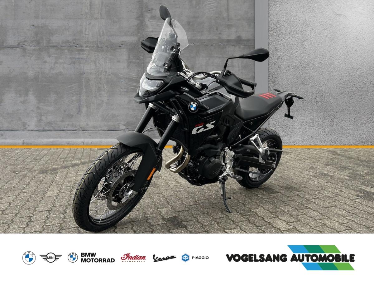 BMW F 900 GS in Schwarz von vorne BMW F 900 GS in Schwarz von vorne