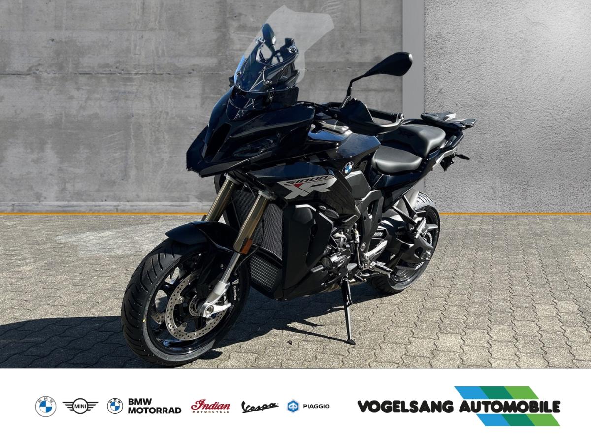 BMW S 1000 XR in Schwarz von vorne BMW S 1000 XR in Schwarz von vorne