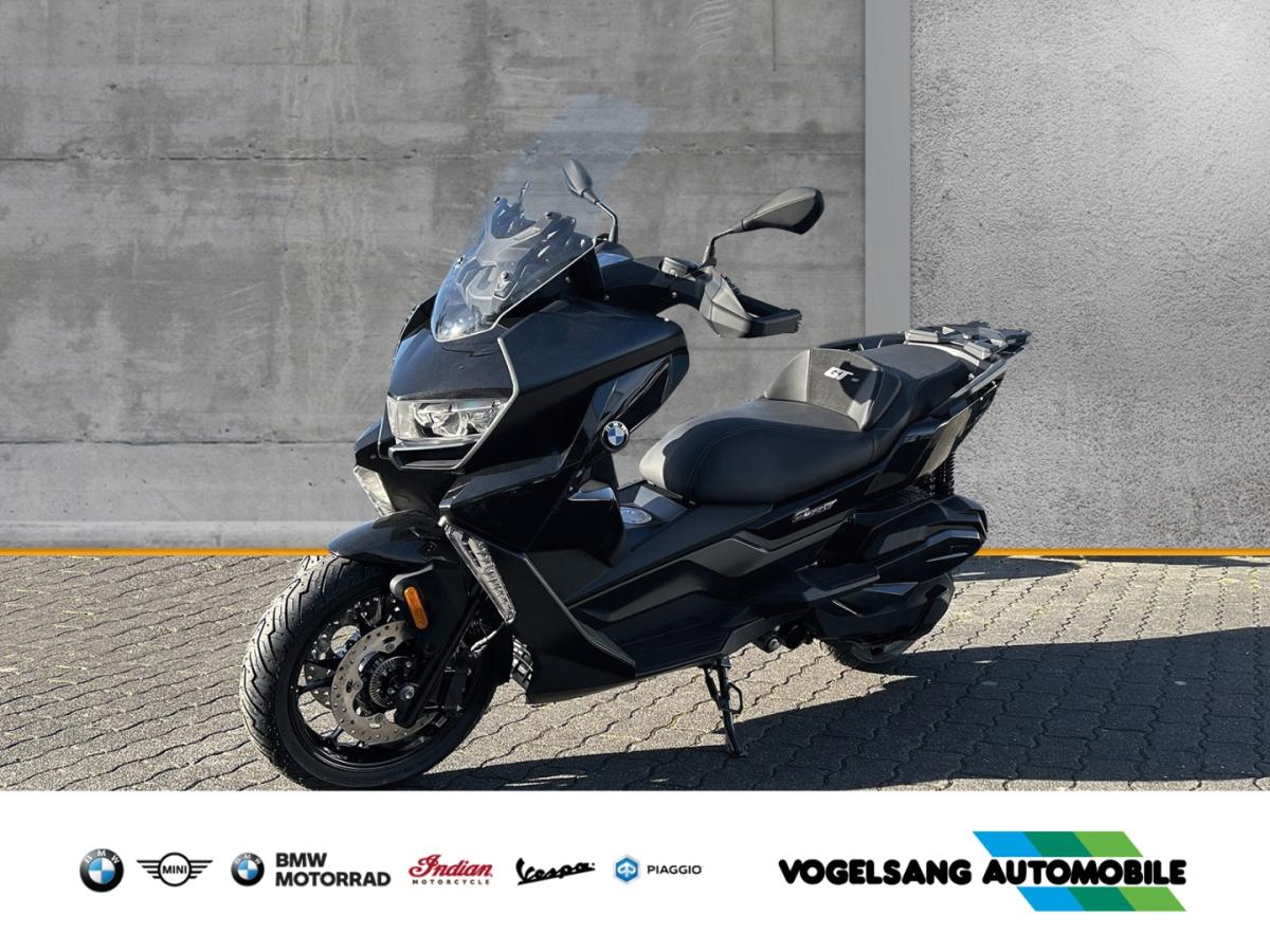 BMW C 400 GT in Schwarz von vorne BMW C 400 GT in Schwarz von vorne