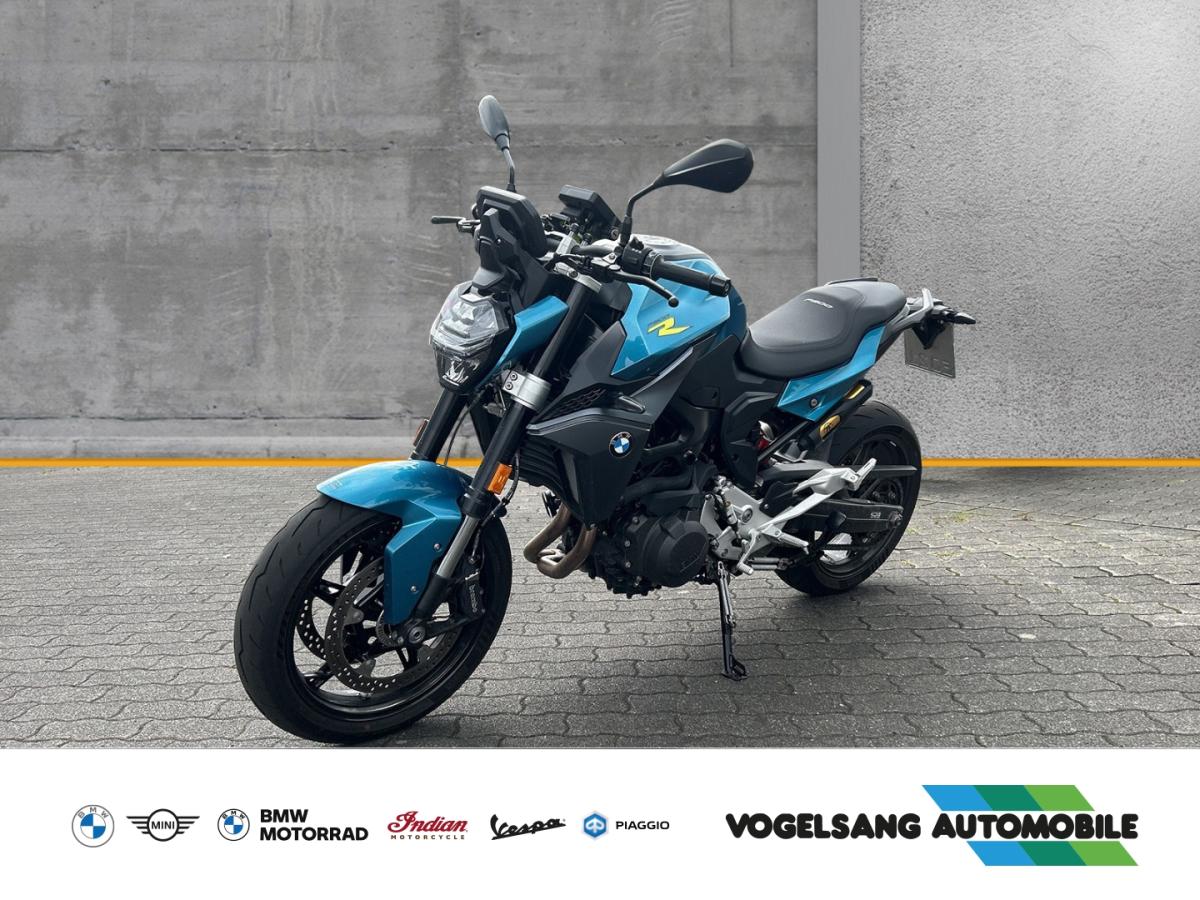 BMW F 900 R in Blau von vorne BMW F 900 R in Blau von vorne