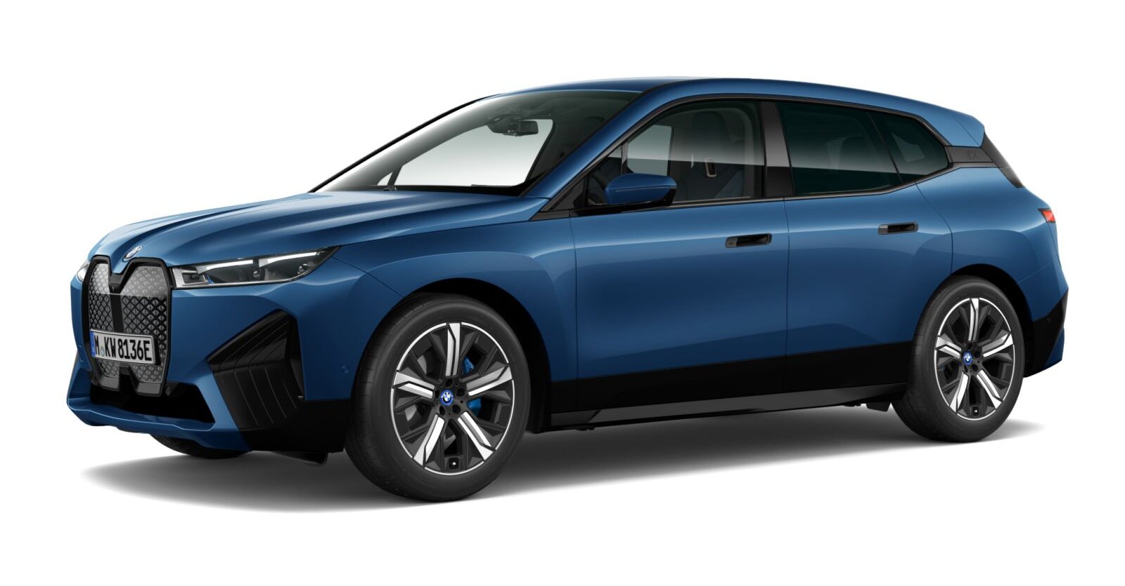 BMW iX xDrive40 in Blau von vorne