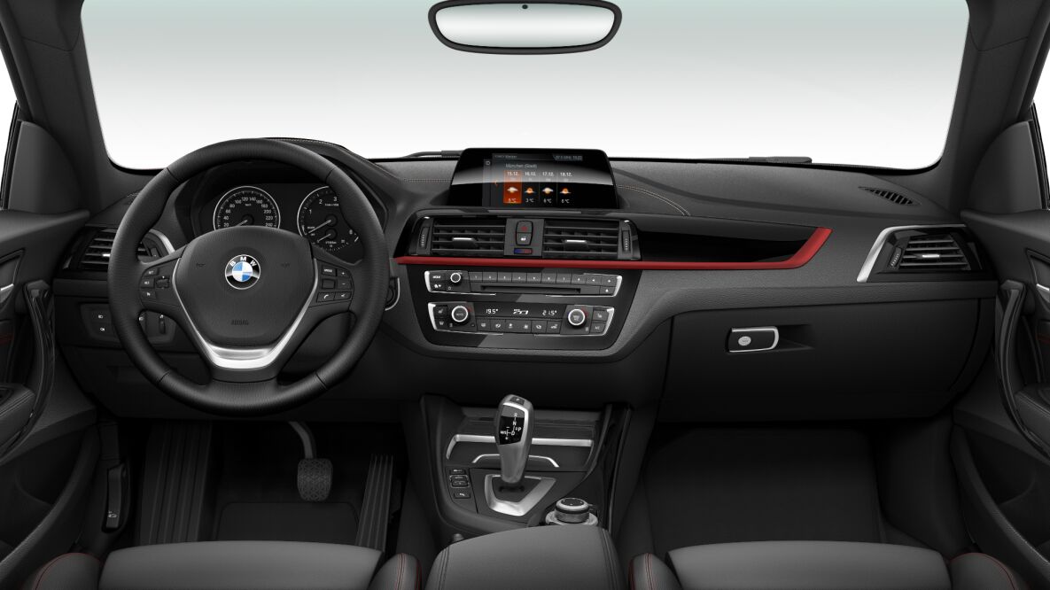 BMW BMW 2er im Innenraum von vorne BMW BMW 2er im Innenraum von vorne