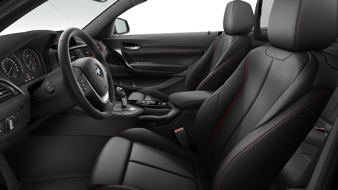BMW BMW 2er im Innenraum seitlich BMW BMW 2er im Innenraum seitlich