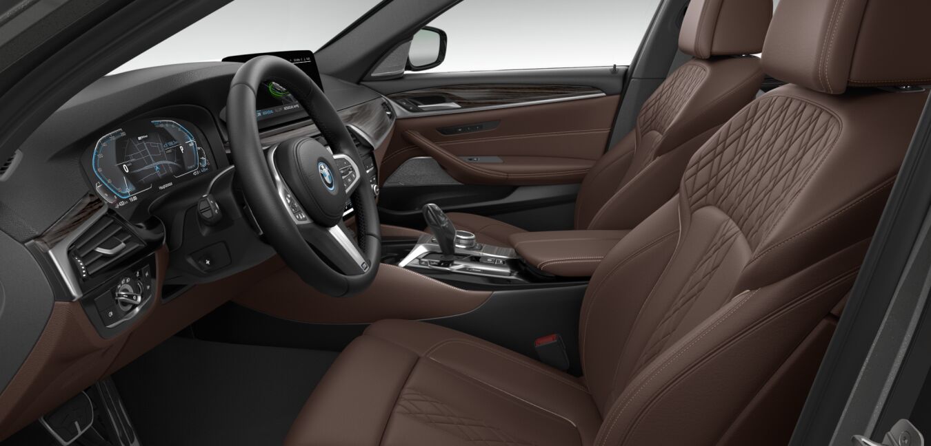 BMW BMW 5er im Innenraum seitlich BMW BMW 5er im Innenraum seitlich