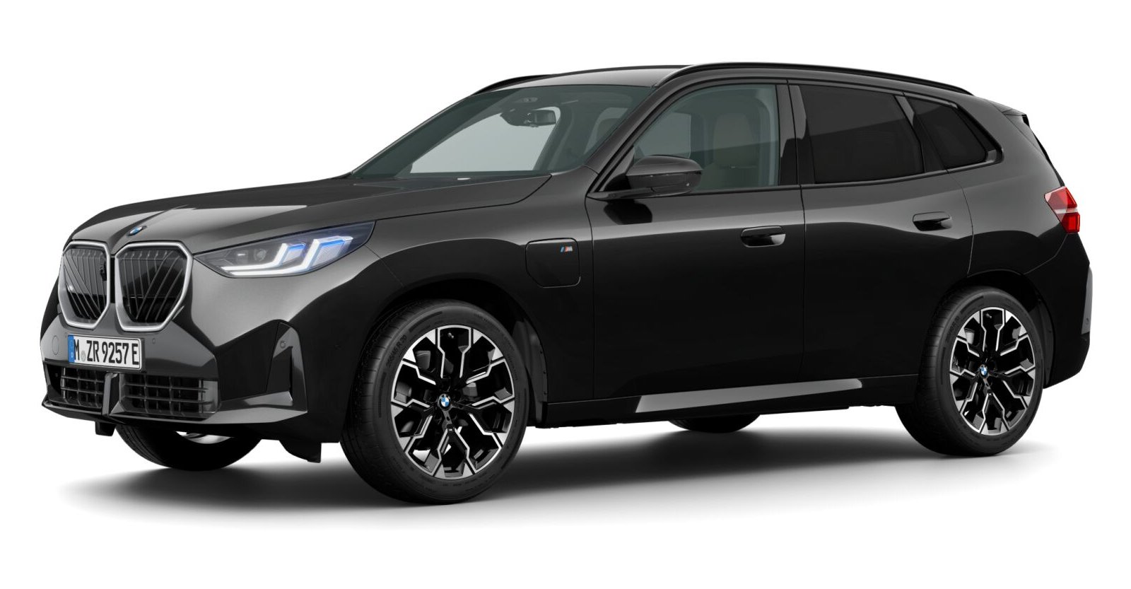 BMW X3 30e xDrive in Schwarz von vorne BMW X3 30e xDrive in Schwarz von vorne