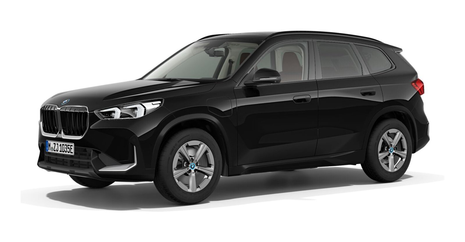 BMW X1 xDrive30e in Schwarz von vorne BMW X1 xDrive30e in Schwarz von vorne