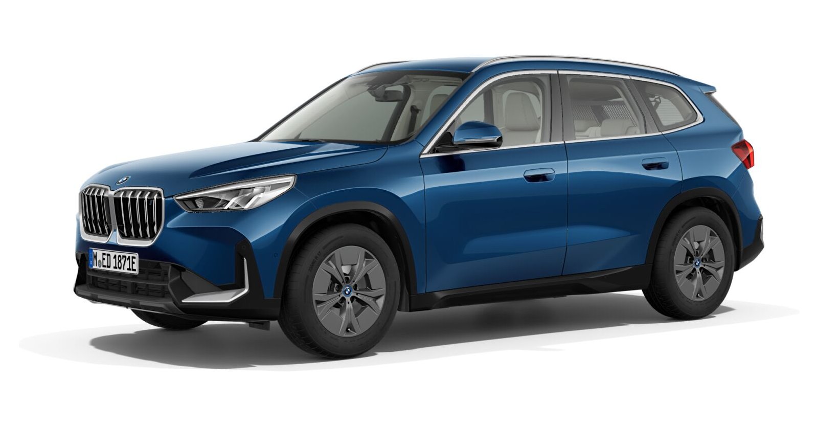 BMW iX1 xDrive30 in Blau von vorne BMW iX1 xDrive30 in Blau von vorne