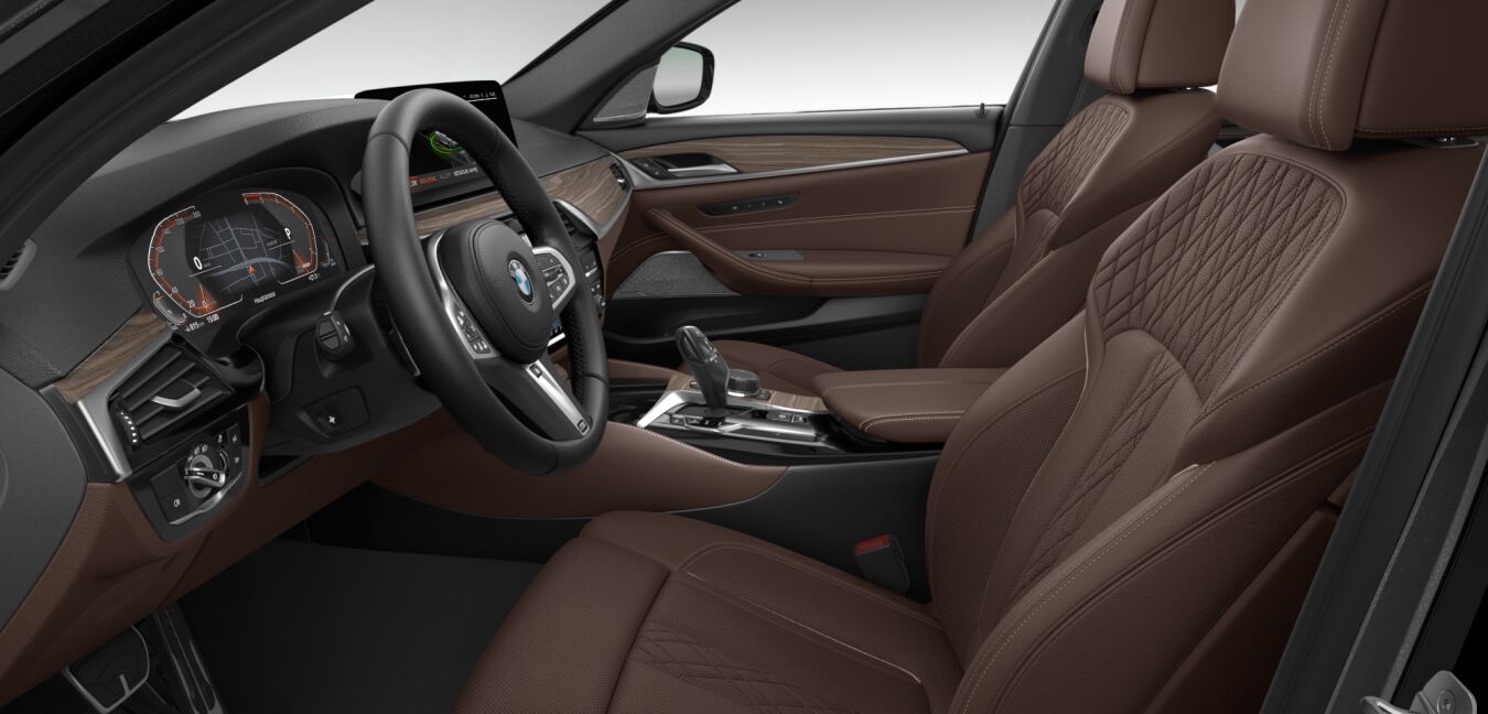 BMW BMW 5er im Innenraum seitlich BMW BMW 5er im Innenraum seitlich