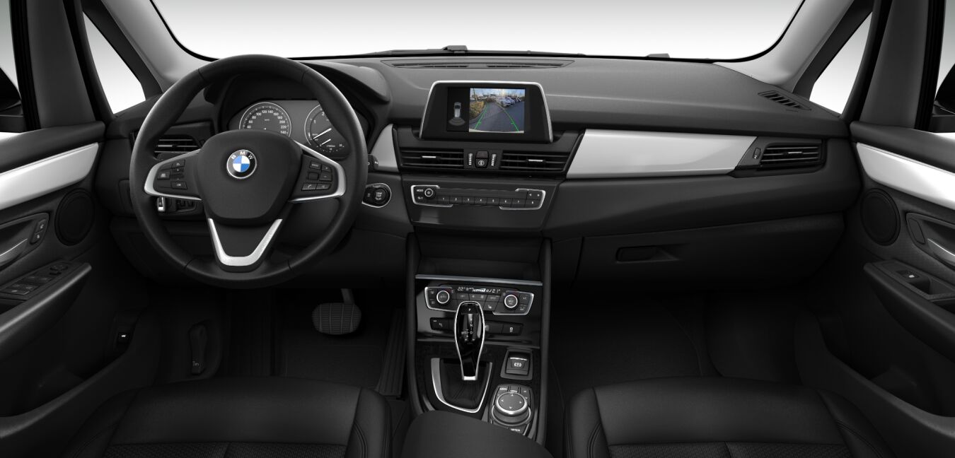 BMW BMW 2er im Innenraum von vorne BMW BMW 2er im Innenraum von vorne