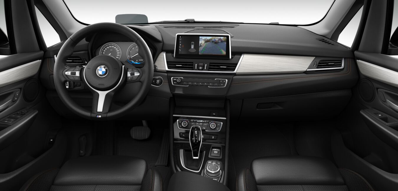 BMW BMW 2er im Innenraum von vorne BMW BMW 2er im Innenraum von vorne