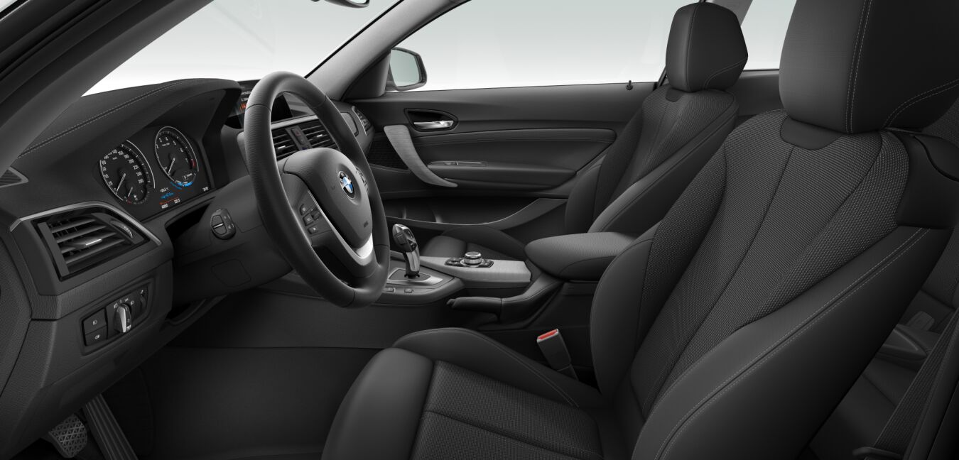 BMW BMW 2er im Innenraum seitlich BMW BMW 2er im Innenraum seitlich
