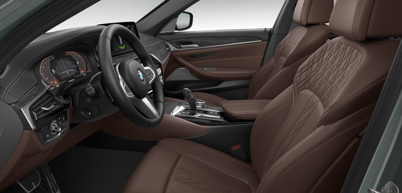 BMW BMW 5er im Innenraum seitlich BMW BMW 5er im Innenraum seitlich