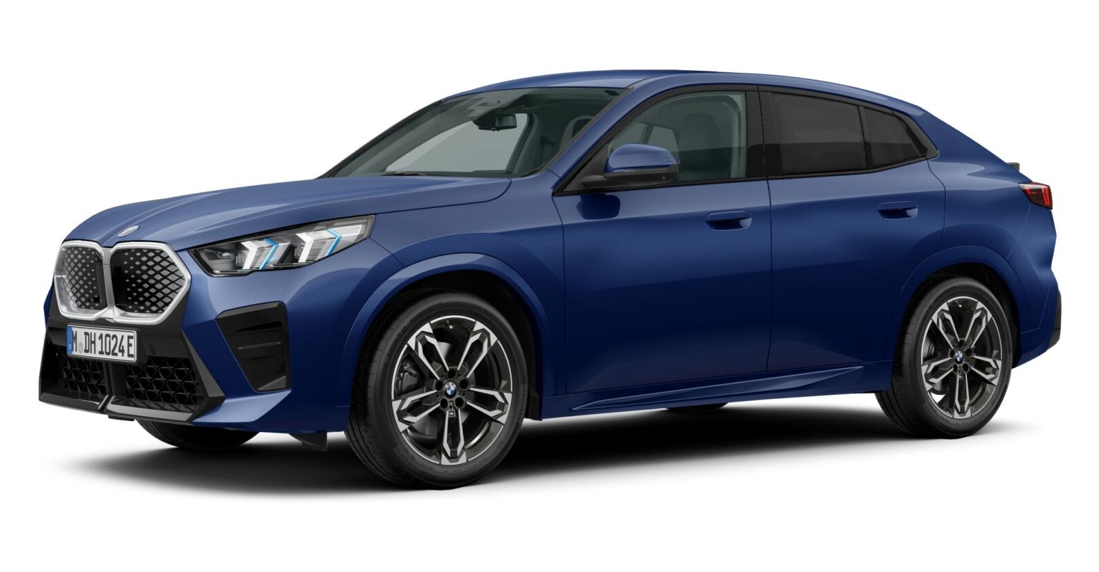 BMW iX2 xDrive30 in Blau von vorne BMW iX2 xDrive30 in Blau von vorne
