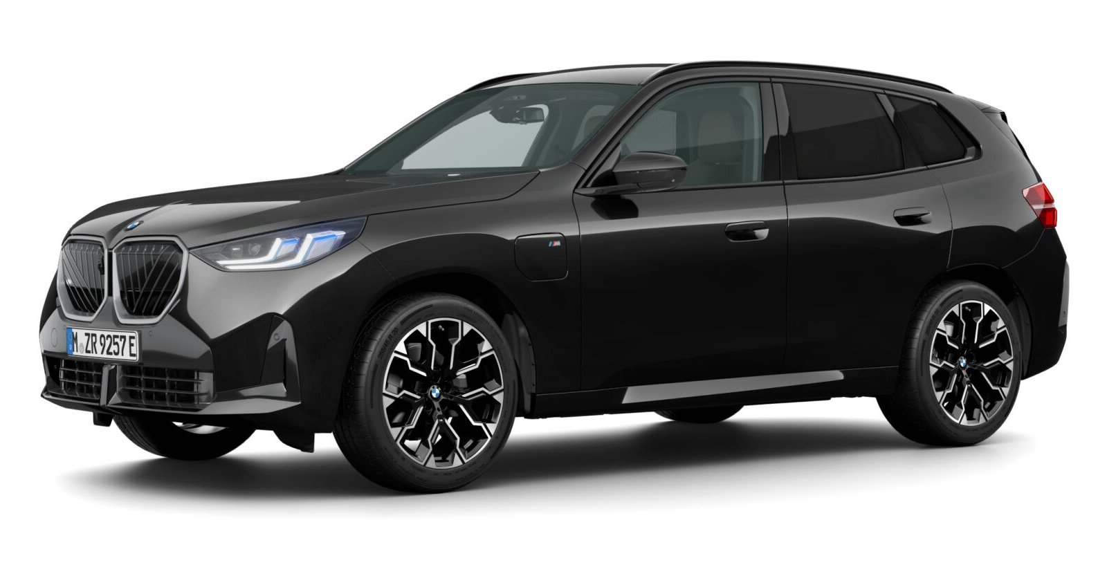 BMW X3 30e xDrive in Schwarz von vorne BMW X3 30e xDrive in Schwarz von vorne